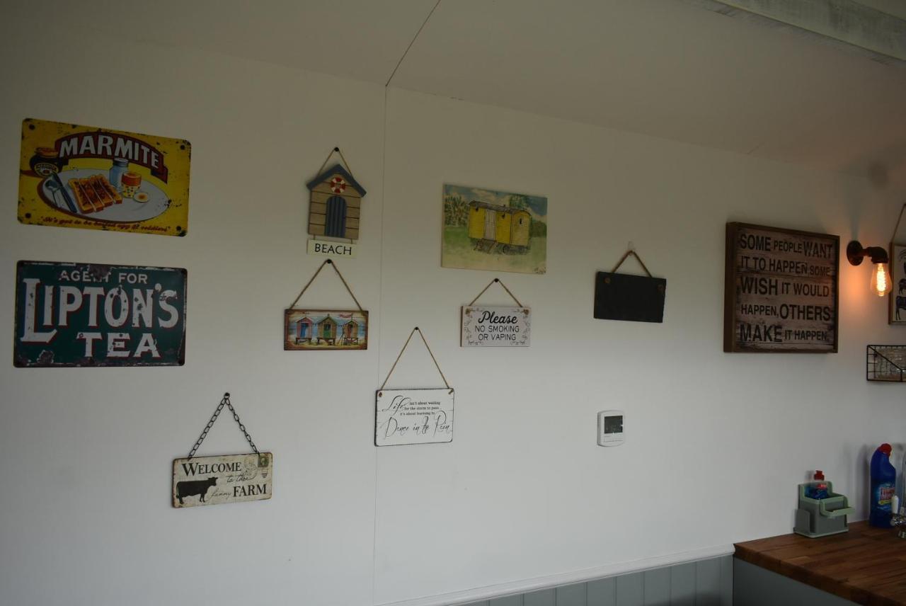 Lanterns Shepherds Huts & Glamping Happisburgh Extérieur photo