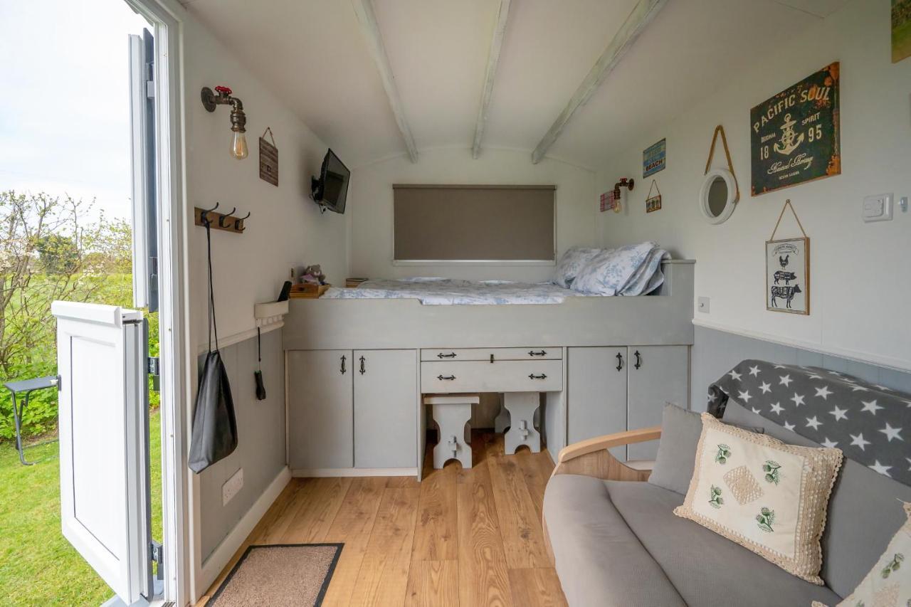 Lanterns Shepherds Huts & Glamping Happisburgh Extérieur photo